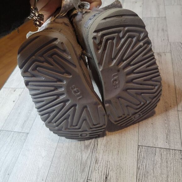 Toddler 6 UGG Girls' Mini Bailey Bow II Shimmer Boots (Infant) - Picture 3 of 5